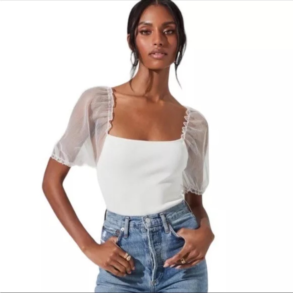 Astr the Label Darling Puff Sleeve Bodysuit